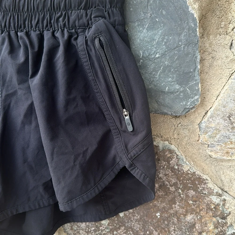 Lululemon Athletica Tracker Short V *4